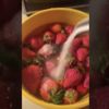 Sosyal medyadaki çilek deneyi, izleyenleri şaşırttı Sosyal medyadaki çilek deneyi, izleyenleri şaşırttı