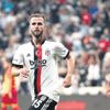 Kartal Pjanic’e sarıldı