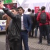 Taksim'deki patlamanın olduğu yere Türk bayrakları asıldı, vatandaşlar selfie yaptı