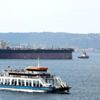 Çekilerek tersaneye götürülen tanker, Çanakkale Boğazı ... Çekilerek tersaneye götürülen tanker, Çanakkale Boğazı ...