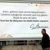 Aşkını ilanla duyuran kişi merak konusu oldu Aşkını ilanla duyuran kişi merak konusu oldu