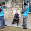 Dicle de imamlar yaşlıları ziyaret edip gül dağıttı