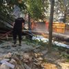 Malatya'da şiddetli rüzgar çatı uçurdu, yangına neden oldu