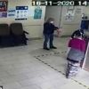 Esenyurt ta 2 kadın hırsız sağlık çalışanının telefonunu ... Esenyurt ta 2 kadın hırsız sağlık çalışanının telefonunu ...