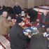 AKP’li aday camide sofra kurup oy istedi AKP’li aday camide sofra kurup oy istedi