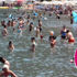 Tatilciler, Marmaris'te plaj ve havuzları doldurdu