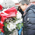 Karanfil bıraktılar