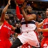 John Wall, CP3'ü denize döktü! Zafer...