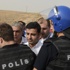 Cizre'ye gitmek isteyen HDP'lilerin yolu Midyat'ta kesildi Cizre'ye gitmek isteyen HDP'lilerin yolu Midyat'ta kesildi