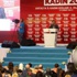 Başbakan Davutoğlu'nu kadınlar korudu