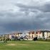Şiddetli rüzgarda uçan 150 şişme yatağın rüzgarla ... Şiddetli rüzgarda uçan 150 şişme yatağın rüzgarla ...