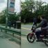 Böyle sorumsuzluk görülmedi! Küçük çocuğun motor üzerindeki tehlikeli yolculuğu Böyle sorumsuzluk görülmedi! Küçük çocuğun motor üzerindeki tehlikeli yolculuğu
