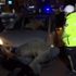 Polis otomobili itti, çekici görevlisi el salladı Polis otomobili itti, çekici görevlisi el salladı
