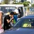 Otomobilde kilitli kaldı, polis araç sahibini plajda megafonla aradı Otomobilde kilitli kaldı, polis araç sahibini plajda megafonla aradı