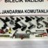 Üzerinden 3 tabanca çıkan şahsın evinden ise cephaneliğe yetecek silah çıktı