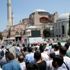 Ayasofya Camii'nde ziyaretçi yoğunluğu yaşanıyor