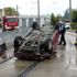 Tramvay yoluna giren otomobil takla attı