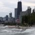 Chicago'da dev dalgalar bir kişinin hayatını kaybetmesine yol açtı
