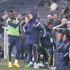 Emenike eldivenlerini fırlattı