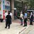 Baklavacının önündeki kuyruk görenleri hayrete düşürdü Baklavacının önündeki kuyruk görenleri hayrete düşürdü