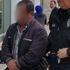 Yere düşen 100 lirayı alıp cebine koyunca gözaltına alındı Yere düşen 100 lirayı alıp cebine koyunca gözaltına alındı