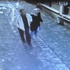 Boşanmak isteyen eşini sokak ortasında bıçakladı Boşanmak isteyen eşini sokak ortasında bıçakladı