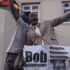 Zimbabve halkı Mugabe'nin istifasını kutluyor