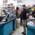 Kağıthane’de kafasına poşet geçiren bir kişi elinde bıçakla marketi soydu!
