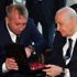 Devlet Bahçeli'ye özel yapılan tesbih hediye edildi Devlet Bahçeli'ye özel yapılan tesbih hediye edildi