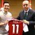 Mesut Özil'e Amine Gülşe'den destek geldi