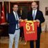 Yeni Malatyaspor Başkanı Adil Gevrek, İçişleri Bakanı Süleyman Soylu'yu ziyaret edip forma hediye etti