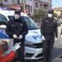 Gazetecilerden polis ekiplerine sürpriz kutlama