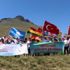 Bolu'da düzenlenen yürüyüşte katılan vatandaşlar, Türk Cumhuriyetlerine ait bayrakları Köroğlu Tepesi'ne dikti