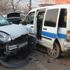 Kazaya giden polis ekiplerine midibüs çarptı: 3 polis yaralı