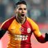 Galatasaray ın yıldızı Falcao, 45 saniyede 106 mekik ... Galatasaray ın yıldızı Falcao, 45 saniyede 106 mekik ...