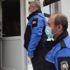 Polis, kapı kapı gezerek ‘misafir kabul etmeyin’ uyarısı yaptı Polis, kapı kapı gezerek ‘misafir kabul etmeyin’ uyarısı yaptı