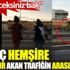 ﻿2 genç hemşire vızır vızır akan trafiğin arasına daldı
