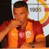 G.Saray, Podolski'ye film çekecek