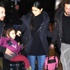 Tuba Büyüküstün ikizleri valiz üstünde taşıdı Tuba Büyüküstün ikizleri valiz üstünde taşıdı