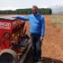 Ektiği ürünleri yoksullara dağıtacak! Ektiği ürünleri yoksullara dağıtacak!
