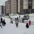Şırnaklı çocuklar polislerle kartopu oynadı Şırnaklı çocuklar polislerle kartopu oynadı