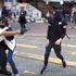 Hong Kong'da polisin göstericiyi vurduğu an Hong Kong'da polisin göstericiyi vurduğu an