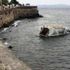 İzmir de çöp kamyonu denize uçtu: 1 yaralı İzmir de çöp kamyonu denize uçtu: 1 yaralı