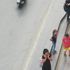Dilenci kadın, 'Bölgeme girdiniz' diyerek Suriyeli çocukları dövdü