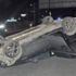 Kaza yapan sürücü otomobilini terk etti Kaza yapan sürücü otomobilini terk etti