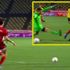 Kale direğinin yanına saklanan uyanık futbolcu, kaleciyi gafil avladı Kale direğinin yanına saklanan uyanık futbolcu, kaleciyi gafil avladı