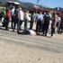 Yolun karşısına geçmek isterken canından oldu