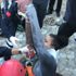 Hastane bahçesindeki foseptiğe düşen hamile kadın, vinçle kurtarıldı