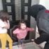 Anneannesini virüs var diyerek dışarı göndermeyen çocuk