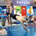 Engelleri kulaç atarak aşıyorlar